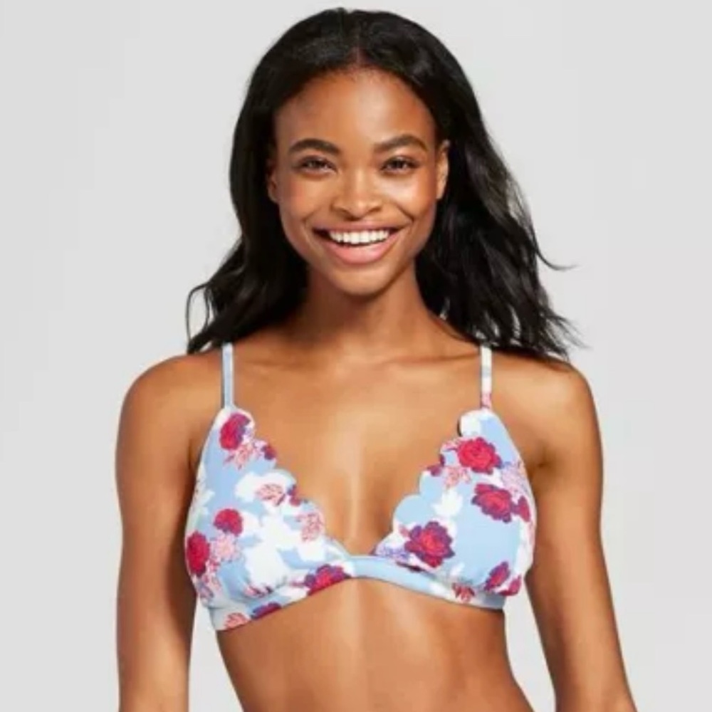 Vanilla/Beach Women's Blue and Red Floral Bikini Top Size Large